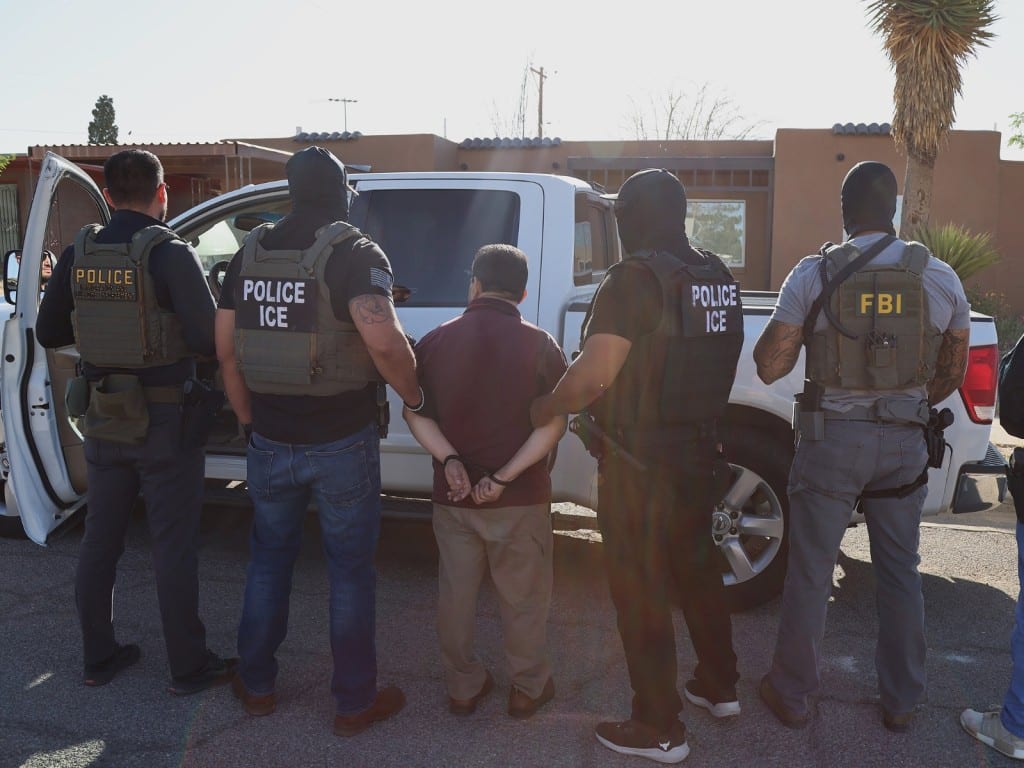 Foto de una captura de agentes de inmigración el 20 de mayo de 2025