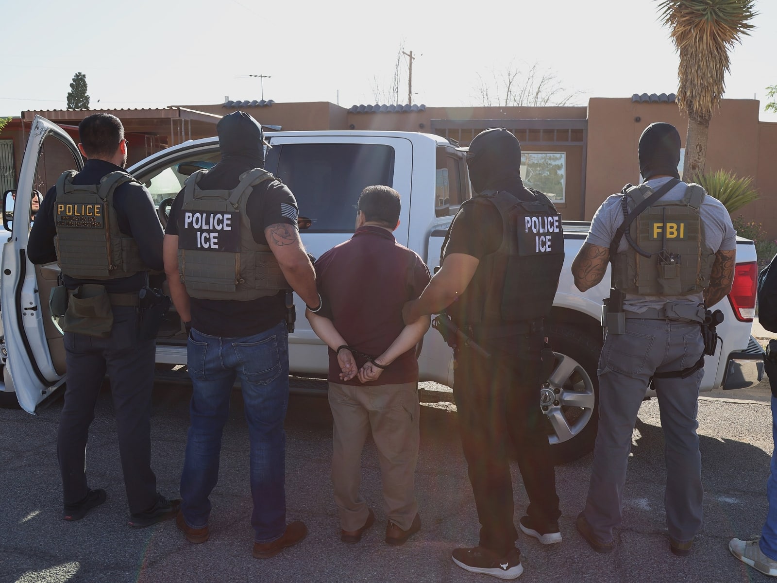 Foto de una captura de agentes de inmigración el 20 de mayo de 2025