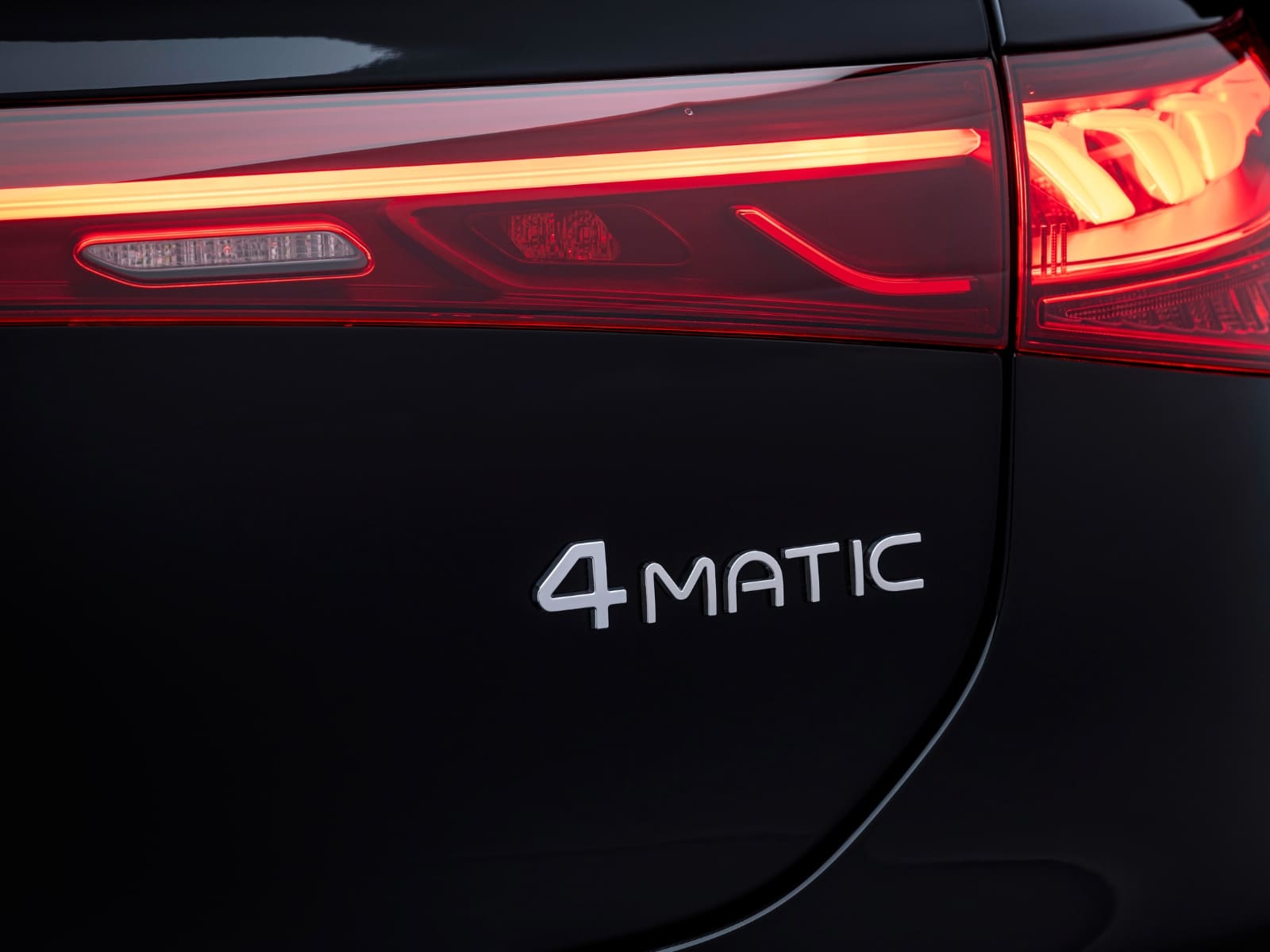 Detalle de la insignia "4MATIC" en la parte trasera