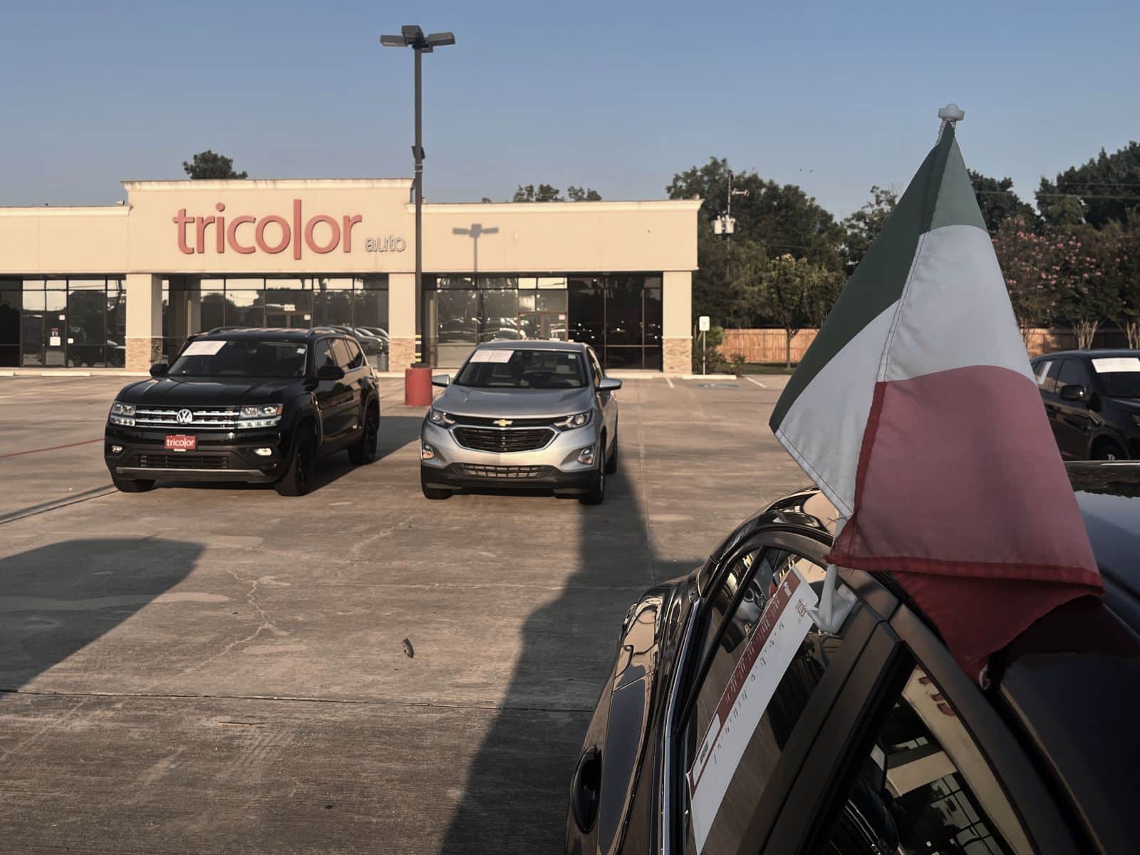 Vista de una sucursal de Tricolor Auto en el norte de Houston.(Foto: La Esquina TX)