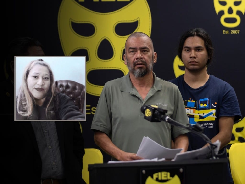 Luis Medrano (centro) junto a su hijo Kevin (derecha) durante una conferencia de prensa