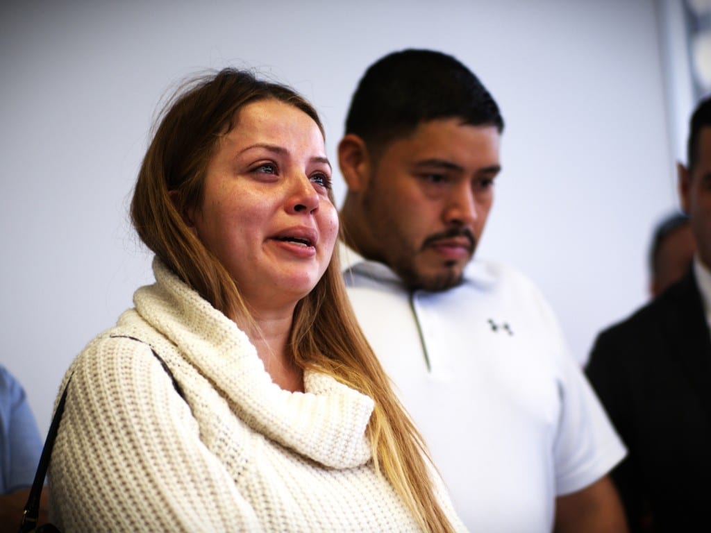Gwen Álvarez (izquierda), junto a su esposo Alberto Álvarez
