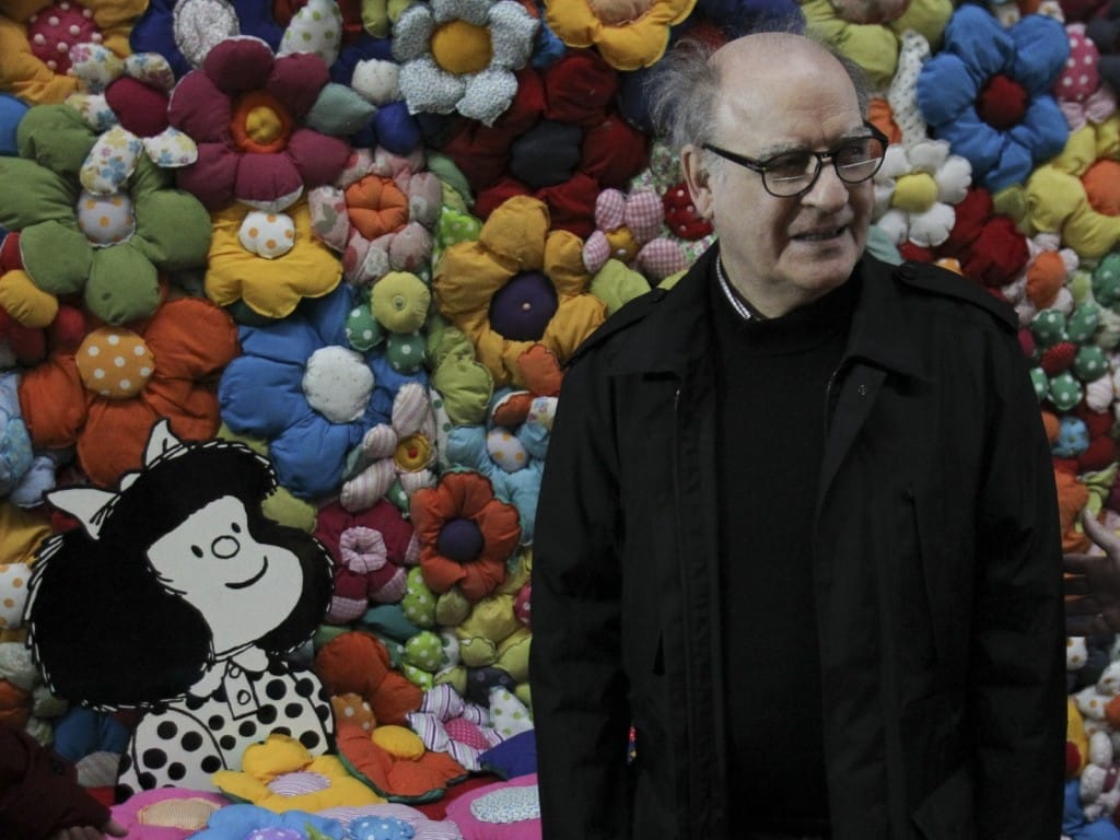 Foto de Quino junto a Mafalda