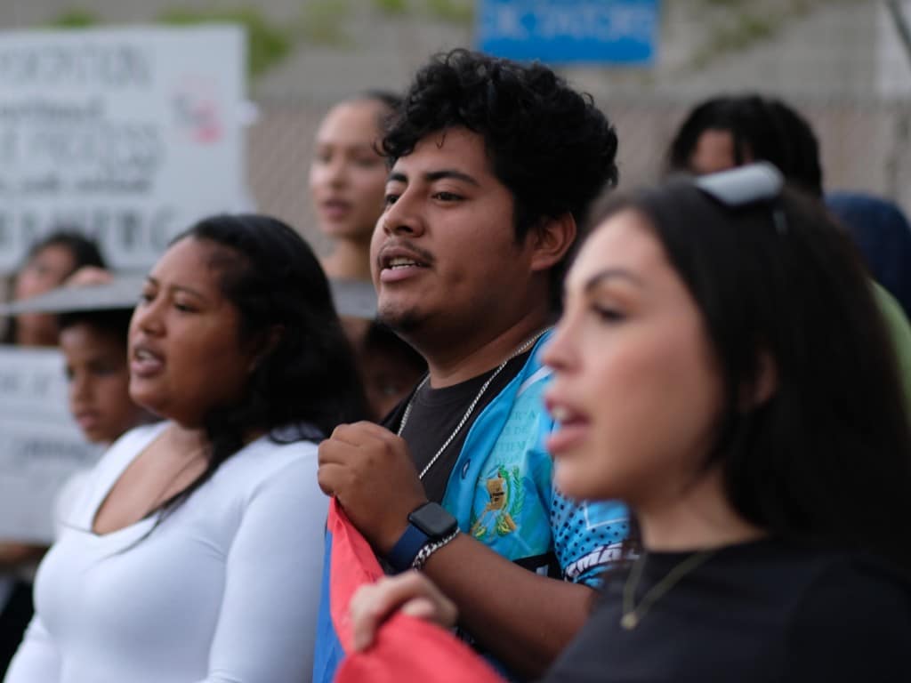 Un grupo de manifestantes no identificados