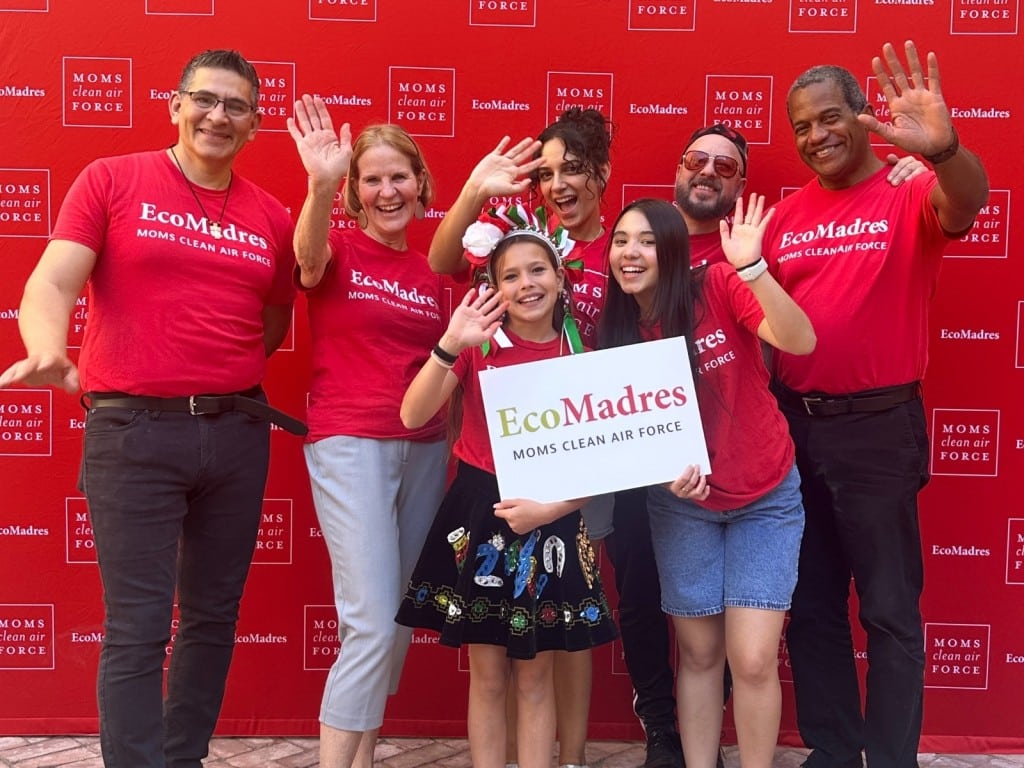 Foto de un grupo de personas del colectivo EcoMadres