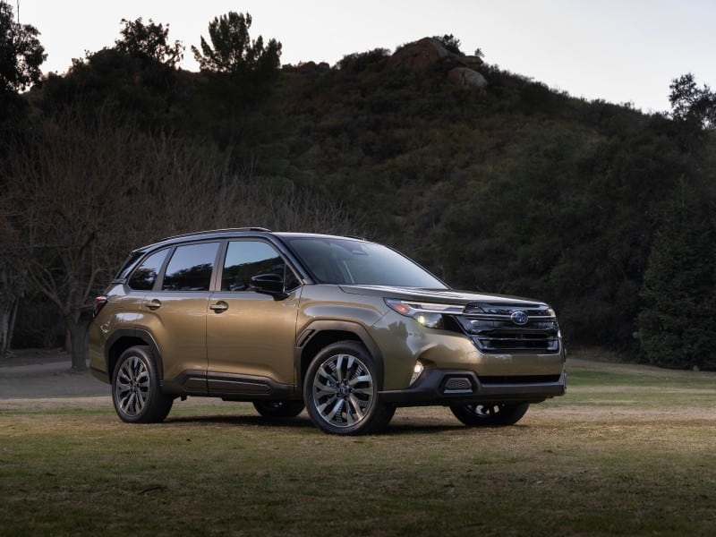 Imagen frontal del Forester Premium Hybrid 2025