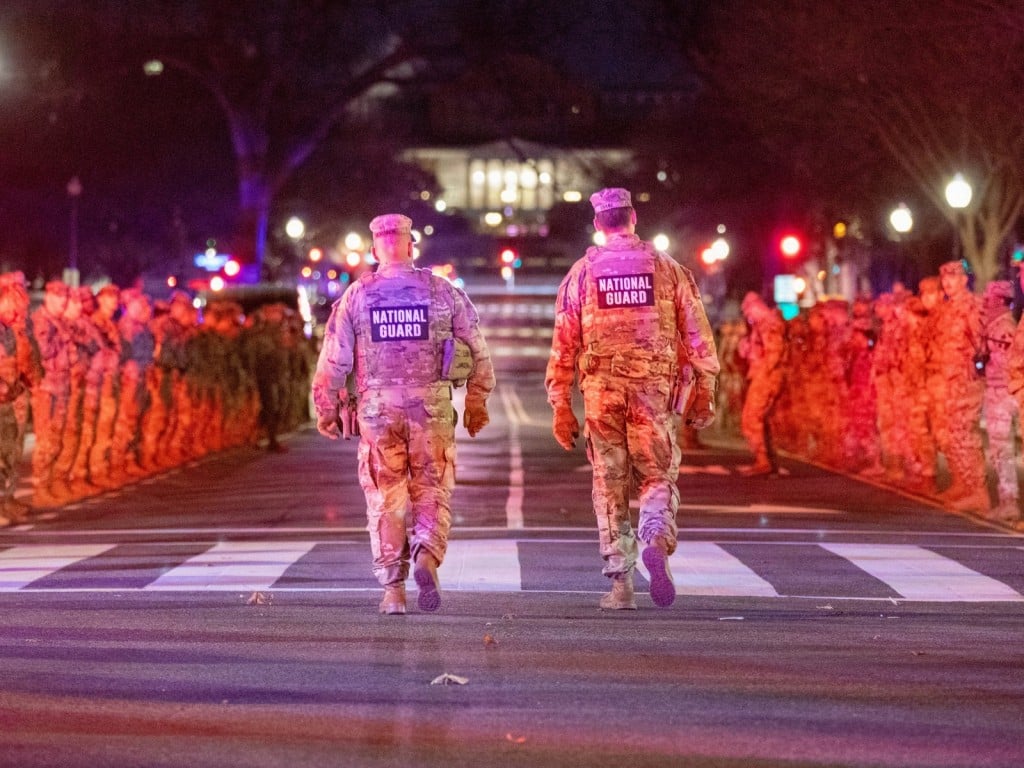 Imágenes de miembros de la Guardia Nacional desplegados en Washington D. C.