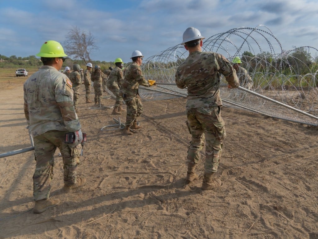 Miembros de la Guardia Nacional en la frontera sur, en Texas