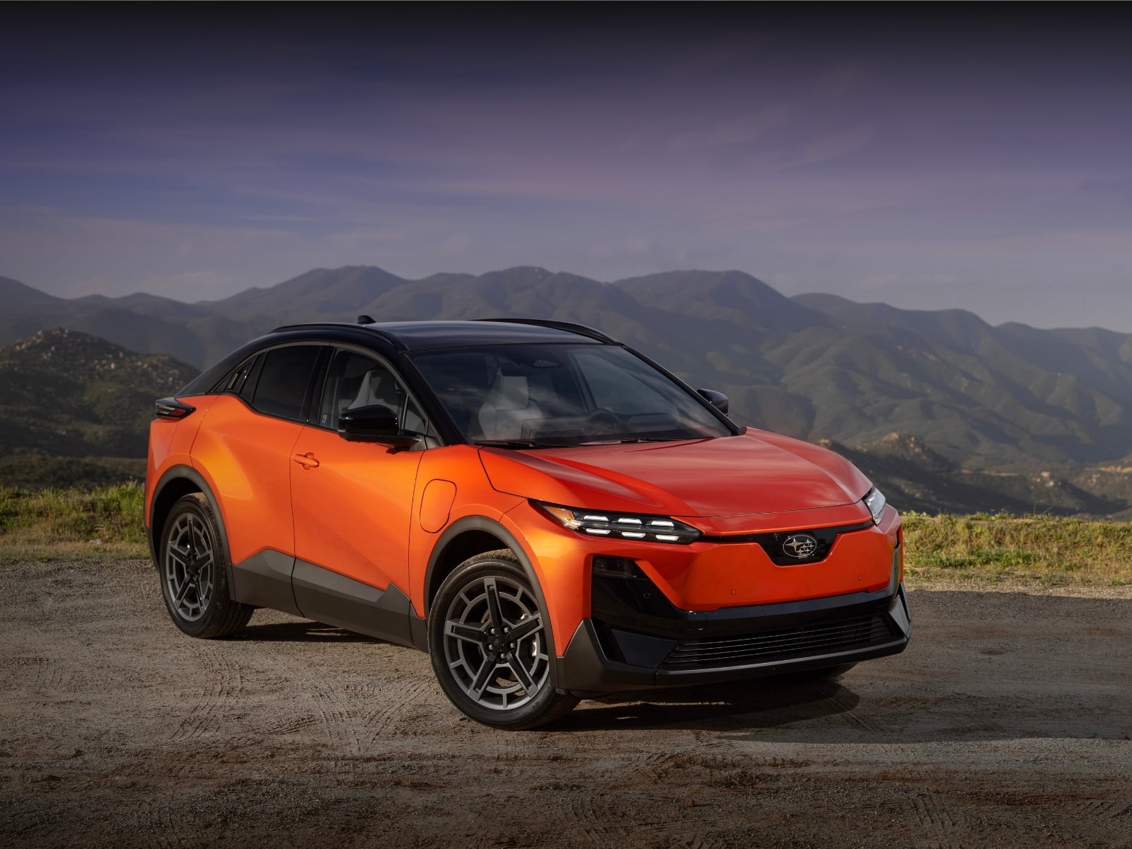Vista frontal en tres cuartos del Subaru Uncharted Sport AWD 2026