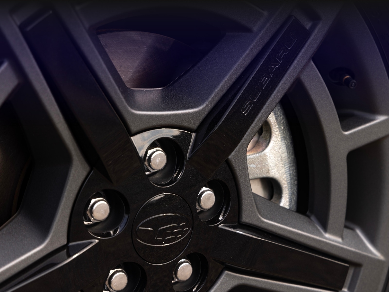 Detalle de los rines de aleación del Subaru Uncharted Sport AWD 2026