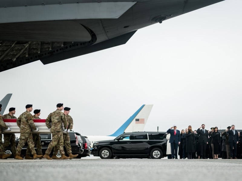 Imagen de la llegada de los cuerpos de los soldados que murieron en Medio Oriente