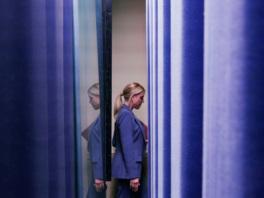 pam bondi fiscal justicia