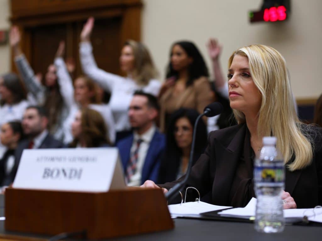 PAM BONDI EPSTEIN VICTIMAS JUSTICIA