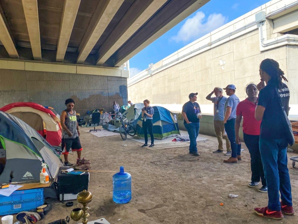 Personal de las organizaciones Coalition for the Homeless, SEARCH y Harris Health