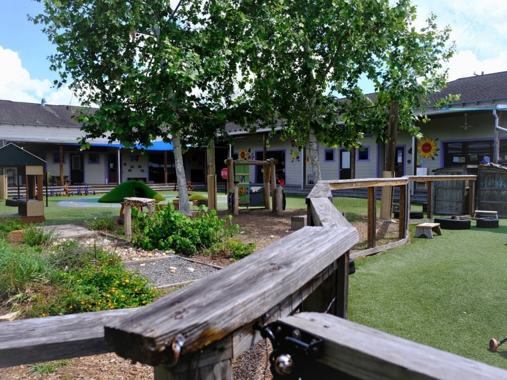 Jardín del centro educativo House of Tiny Treasures