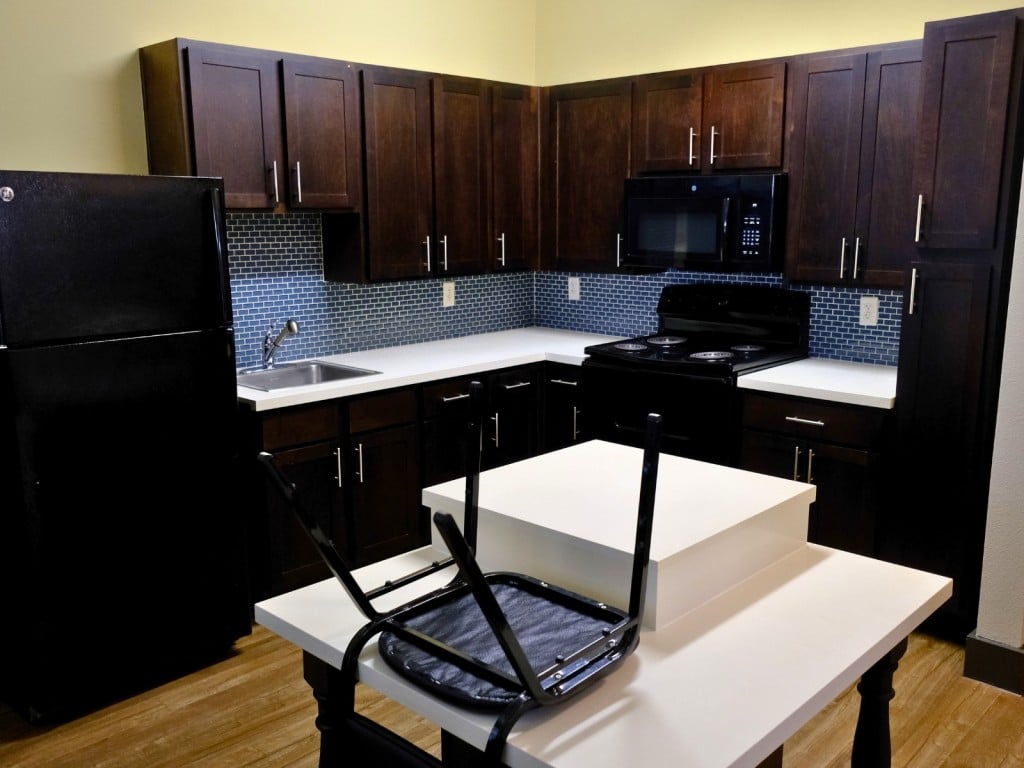 Vista de la cocina de un apartamento de una habitación