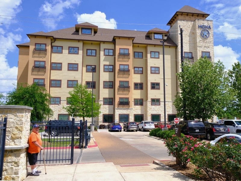 Vista de uno de los complejos habitacionales del Harris County Housing Authority en Houston