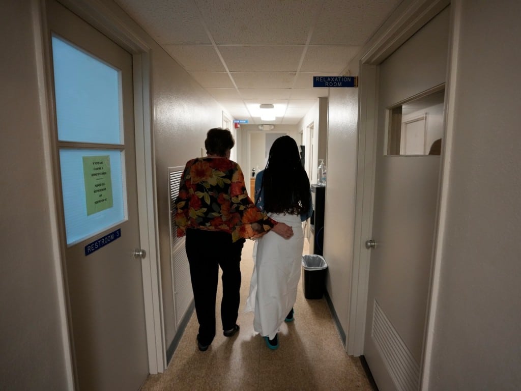 Una madre de 33 años en un centro médico en LA