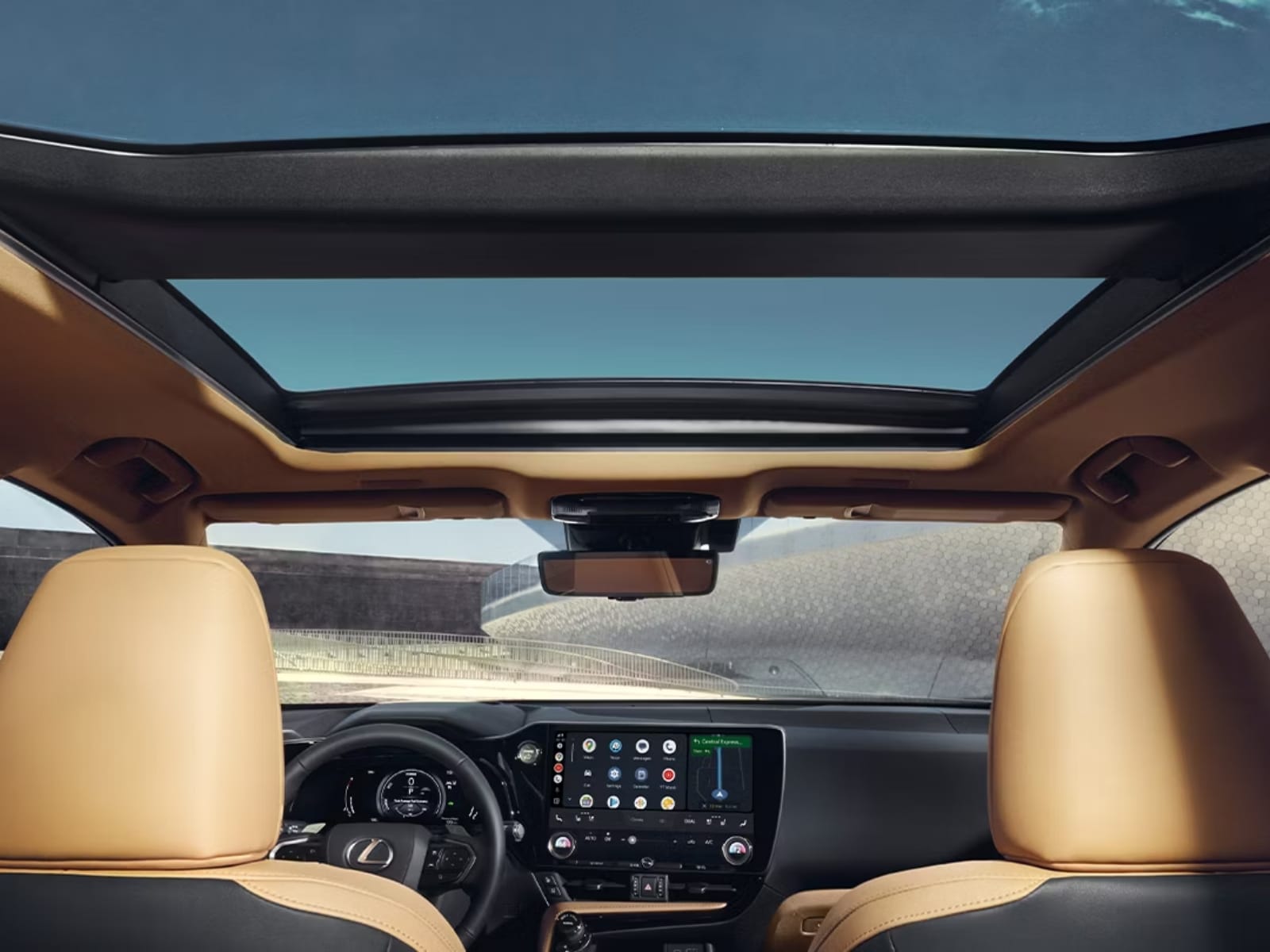 La cabina del Lexus NX 450h+ 2026