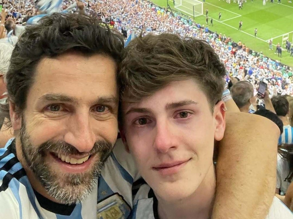 En una selfie proporcionada por Emiliano Becerra, Emiliano Becerra y su hijo Mateo