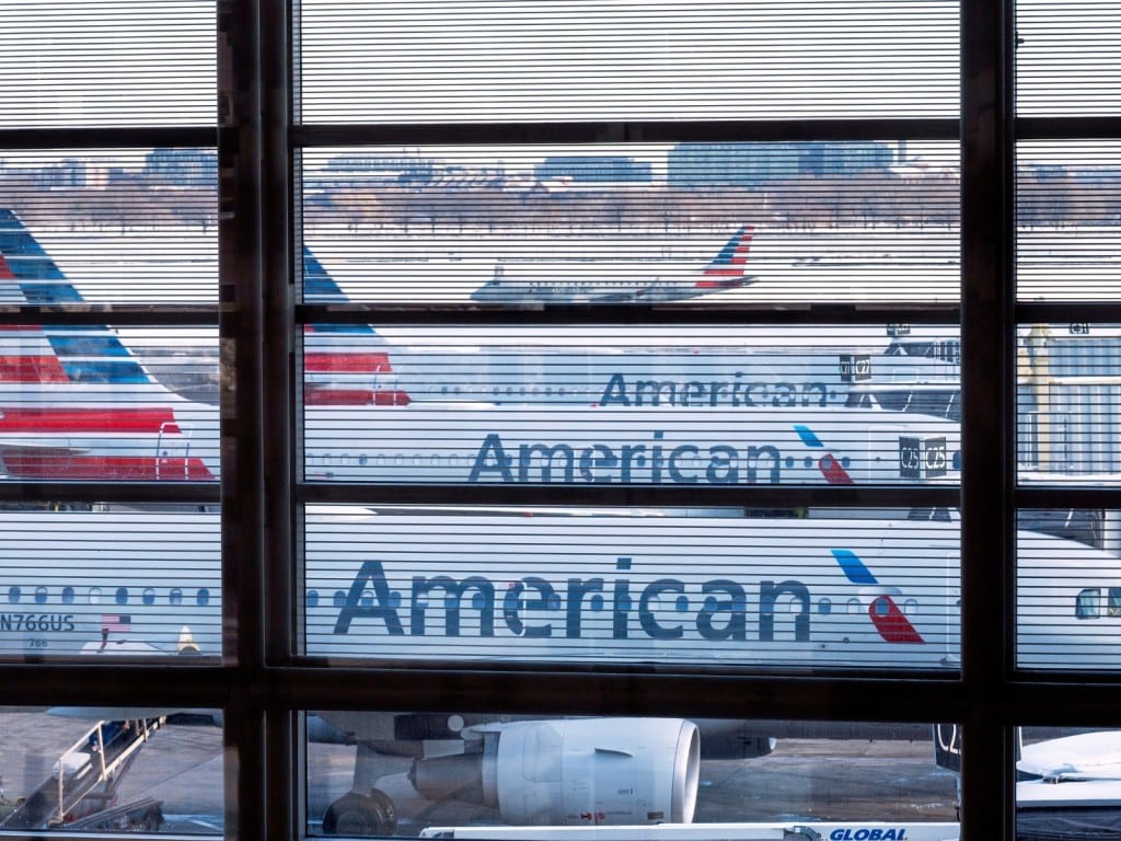 Aviones de American Airlines en la terminal de pasajeros del Aeropuerto Nacional Washington Ronald Reagan
