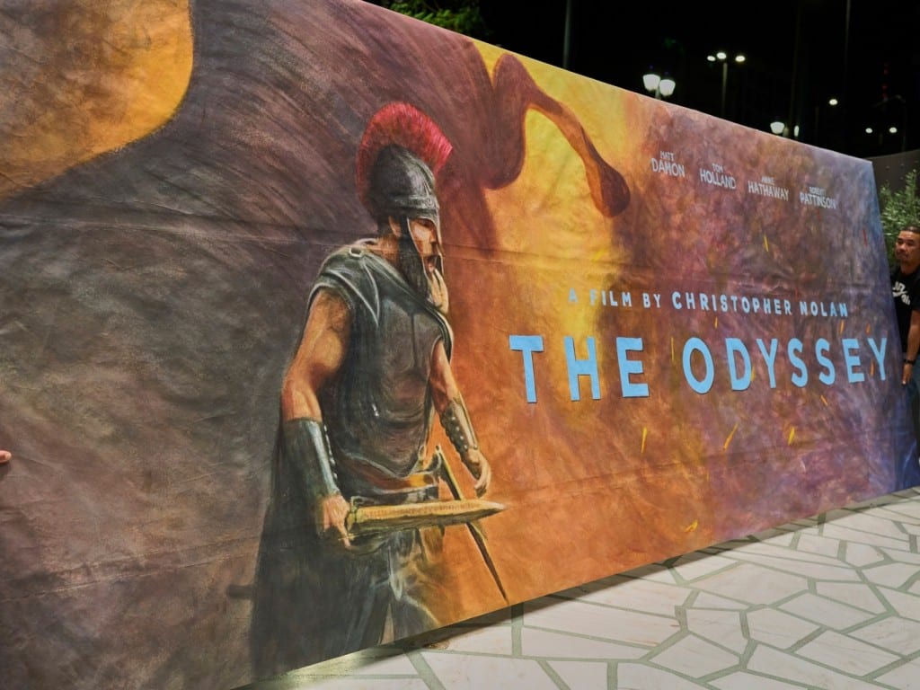 cartel pintado a mano, obra de la artista Virginia Axioti, para la próxima película de Christopher Nolan, "The Odyssey"
