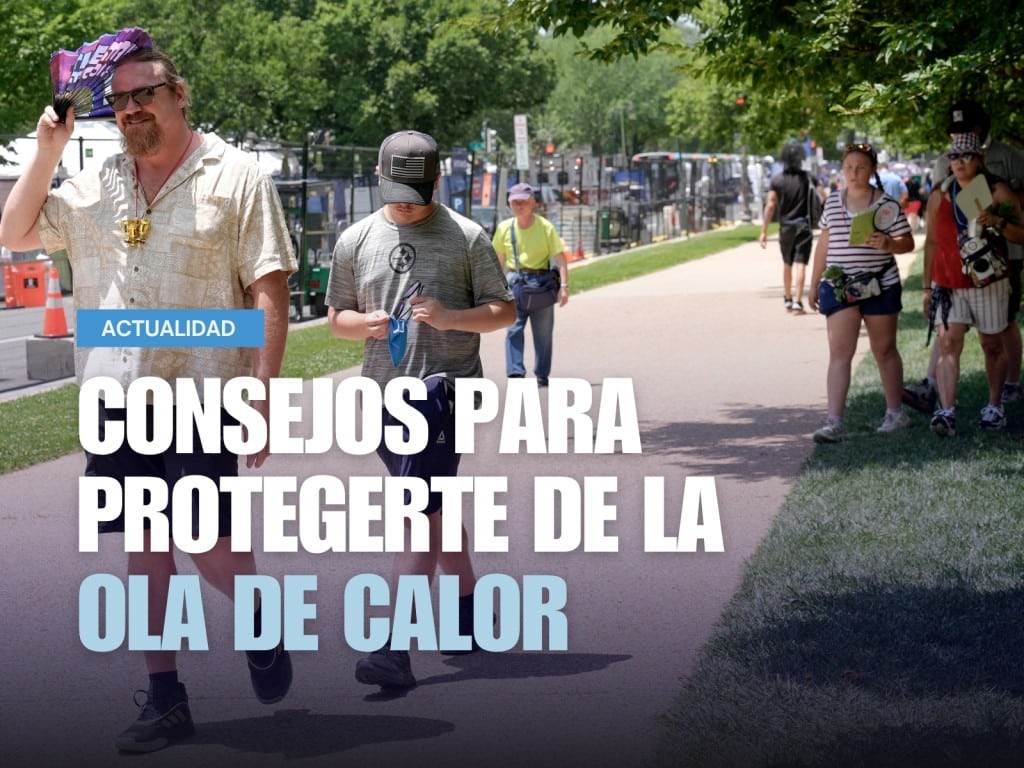 Visitantes cerca al Capitolio durante un día caluroso de julio de 2026