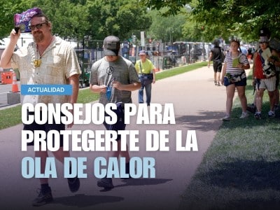 Visitantes cerca al Capitolio durante un día caluroso de julio de 2026