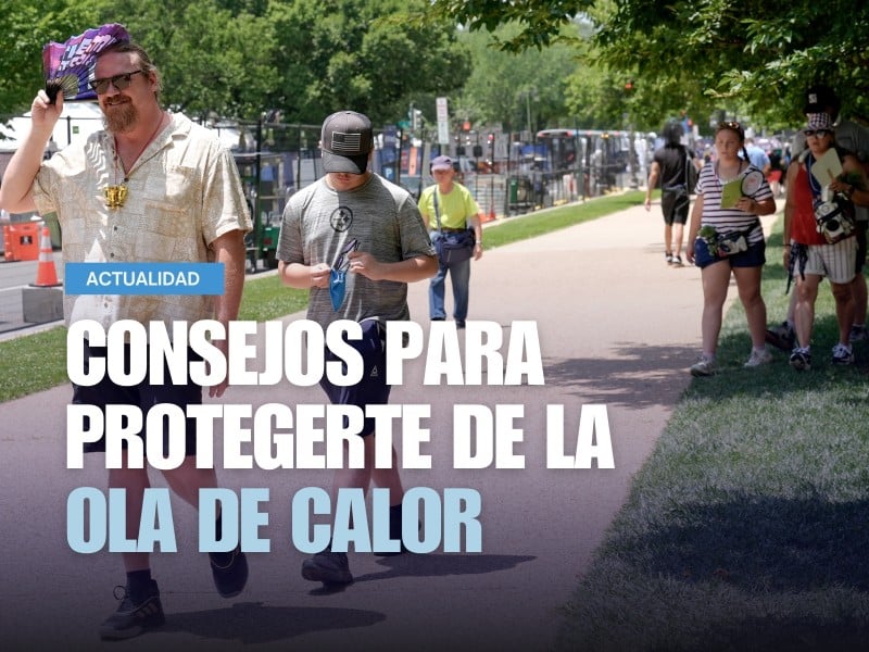 Visitantes cerca al Capitolio durante un día caluroso de julio de 2026