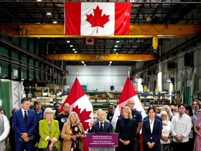 El ministro canadiense de Finanzas, Francois-Philippe Champagne, habla durante una conferencia de prensa