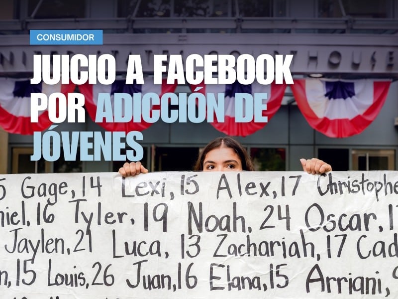Olivia Konar sostiene, fuera de un edificio federal, un escrito con los nombres de los jóvenes
