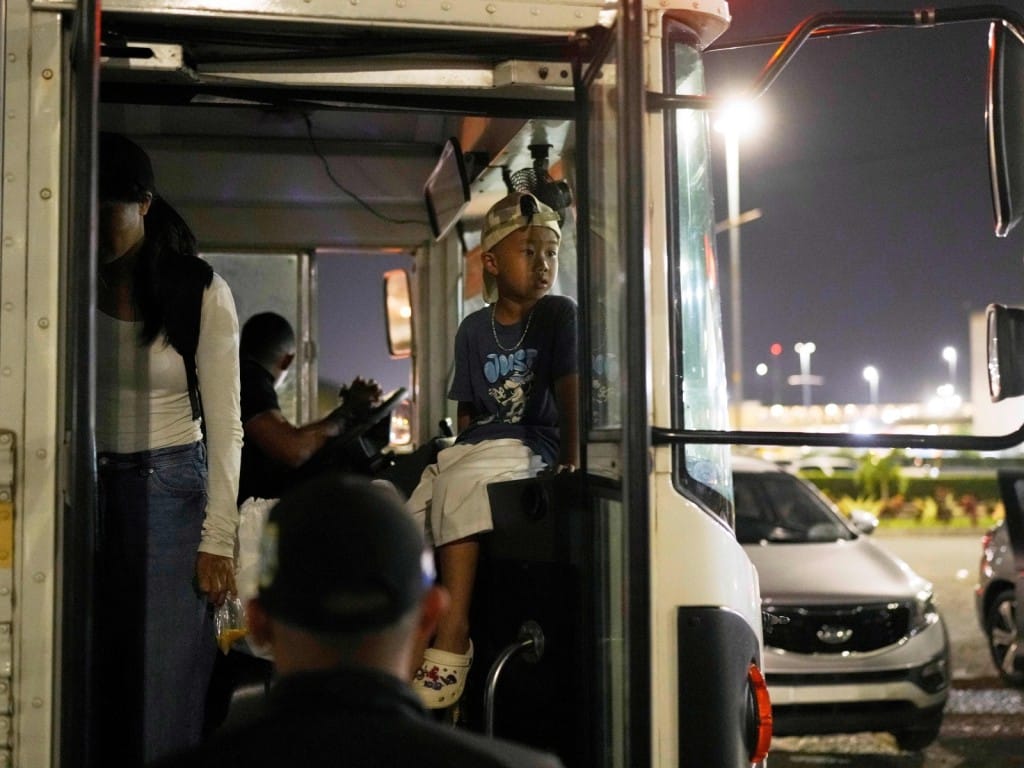 Un niño vietnamita deportado desde los Estados Unidos a Panamá