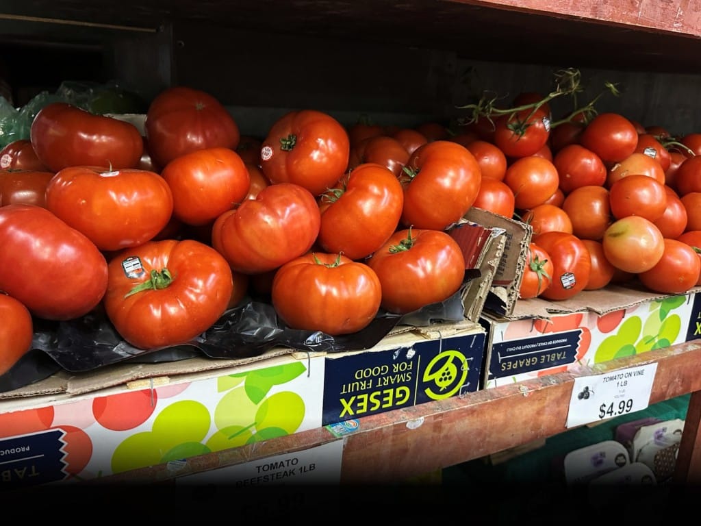 Tomates listos para su venta en un supermercado de Nueva York